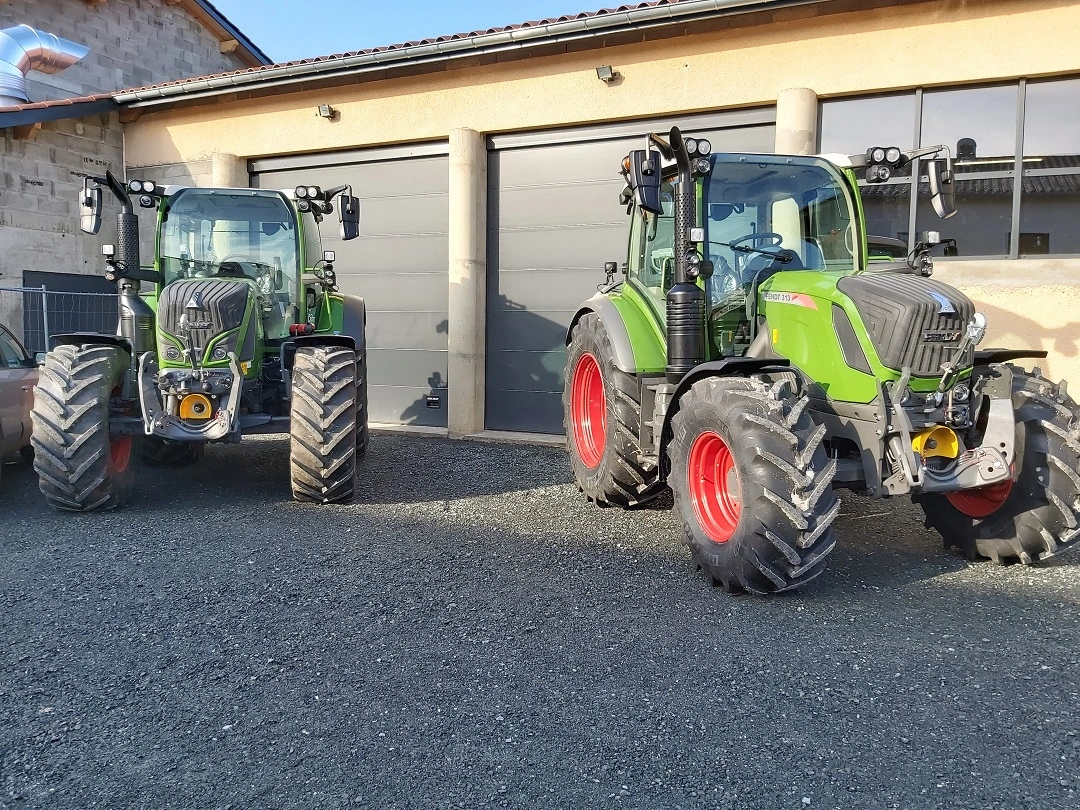 2 Tracteurs de la MFR de Saint Romain